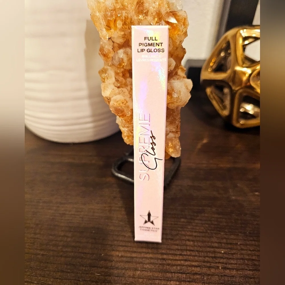 Jeffree Star Supreme Gloss color Mannequin, pale nude.